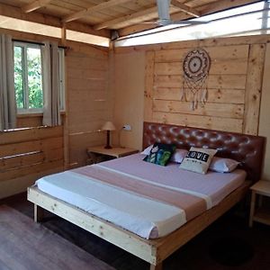 Beach Hut Queen Size AC